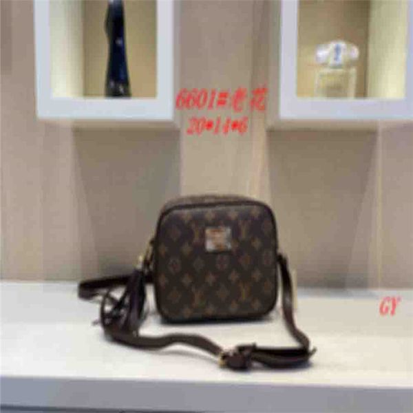 leather classic fashion handbag card bag zero wallet men's and women's backpacks single shoulder bag
leather classic fashion handbag card bag zero wallet men's and women's backpacks single shoulder bag