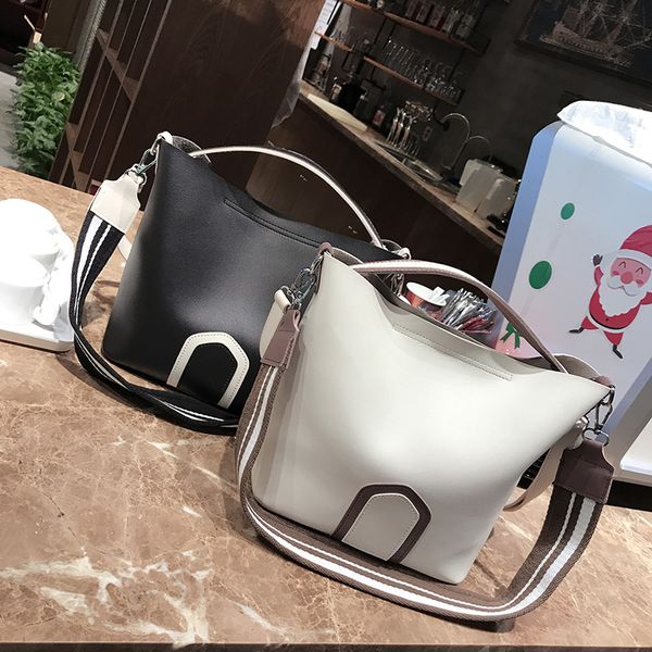 casual buckets bag women female handbags wide striped strap shoulder crossbody bags pu leather totes large purse
casual buckets bag women female handbags wide striped strap shoulder crossbody bags pu leather totes large purse