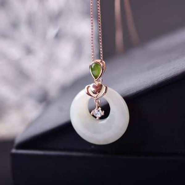 s925 silver inlaid natural xinjiang and tian baiyu ping an buckle pendant exquisite gold jewelry 
s925 silver inlaid natural xinjiang and tian baiyu ping an buckle pendant exquisite gold jewelry