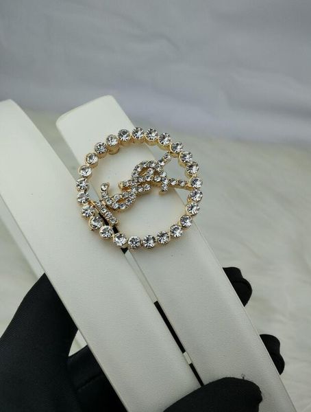 19ss Мода Кожаный ремень мужчины женщины топ Классический Ventage Медные пряжки ремни
19ss Мода Кожаный ремень мужчины женщины топ Классический Ventage Медные пряжки ремни