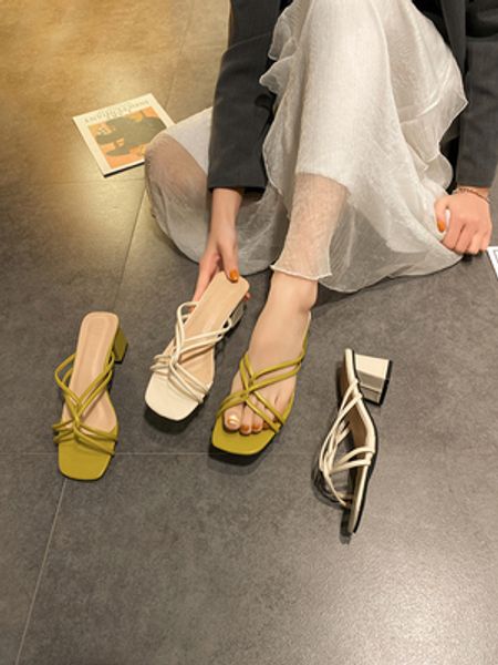 тапочки женщины носят толстые 2020 лето нового римского стиля с квадратной головкой тапочки чистого стиля красного фея женской обувью, Black
тапочки женщины носят толстые 2020 лето нового римского стиля с квадратной головкой тапочки чистого стиля красного фея женской обувью, Black