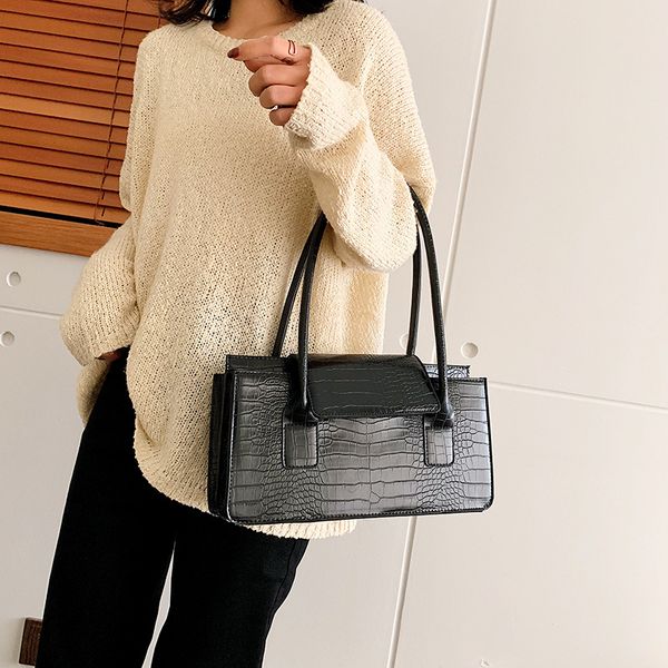 2020 spring new female bag crocodile pattern portable square bag retro style solid color shoulder square luxury designer
2020 spring new female bag crocodile pattern portable square bag retro style solid color shoulder square luxury designer