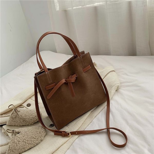 effen kleur lederen vrouwelijke tas 2019 режим ongedwongen schouder тас даст emmer handtas даст
effen kleur lederen vrouwelijke tas 2019 режим ongedwongen schouder тас даст emmer handtas даст