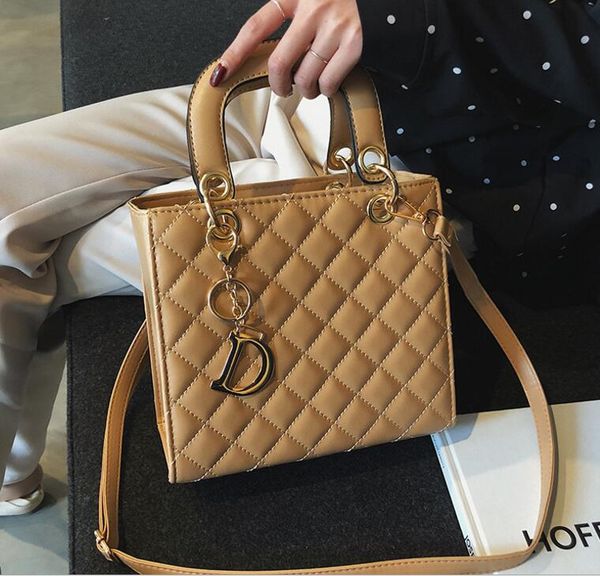 Designer Backpack Fashion Men and Women School Bags Brand Shoulder Bag Mens Outdoor Sport Bag Student Backpack Travelling Package
Designer Backpack Fashion Men and Women School Bags Brand Shoulder Bag Mens Outdoor Sport Bag Student Backpack Travelling Package