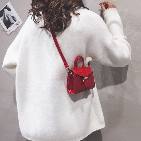 korean version of cute small bag new women's bag 2019 simple patent leather small square retro shoulder messenger
korean version of cute small bag new women's bag 2019 simple patent leather small square retro shoulder messenger