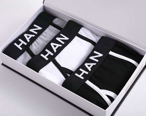 2020 designer men's underwear classic brand style luxury fashion smooth fit not tight comfortable no curling one box of 3, Black;white
2020 designer men's underwear classic brand style luxury fashion smooth fit not tight comfortable no curling one box of 3, Black;white