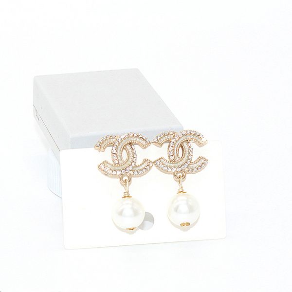 2020 women european and american fashion temperament diamond earrings wholesale lot classic unique design pearl pendant earrings piercing, Golden;silver
2020 women european and american fashion temperament diamond earrings wholesale lot classic unique design pearl pendant earrings piercing, Golden;silver