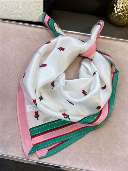 designers of the latest spring and summer fashion brands in 2020 are 100% pure silk small square scarves, and high-quality classic scarves, Blue;gray
designers of the latest spring and summer fashion brands in 2020 are 100% pure silk small square scarves, and high-quality classic scarves, Blue;gray