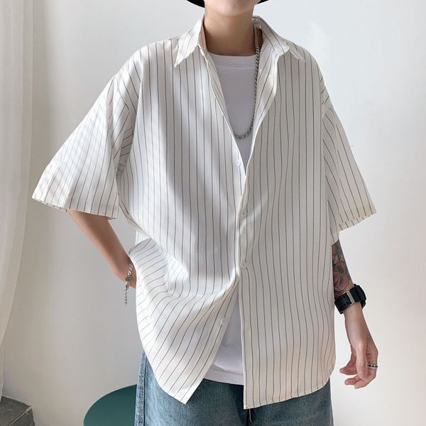 2020 summer new youth popular loose large size striped five-point sleeve shirt fashion casual shirt jacket white / black / grey
2020 summer new youth popular loose large size striped five-point sleeve shirt fashion casual shirt jacket white / black / grey