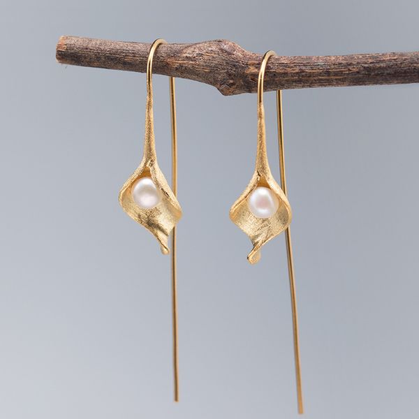 handmade design 100% 925 sterling silver calla lily flower temperament earrings high-end jewelry woman wedding commemoration, Golden;silver
handmade design 100% 925 sterling silver calla lily flower temperament earrings high-end jewelry woman wedding commemoration, Golden;silver
