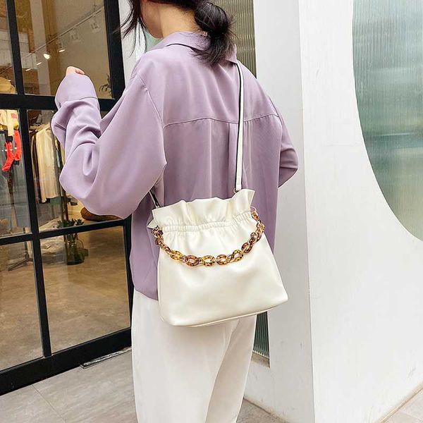 crossbody сумки для женщин 2020 летом твердый pu кожа женщин ковш сумка мода кристалл цепи дамы плечо сумка
crossbody сумки для женщин 2020 летом твердый pu кожа женщин ковш сумка мода кристалл цепи дамы плечо сумка