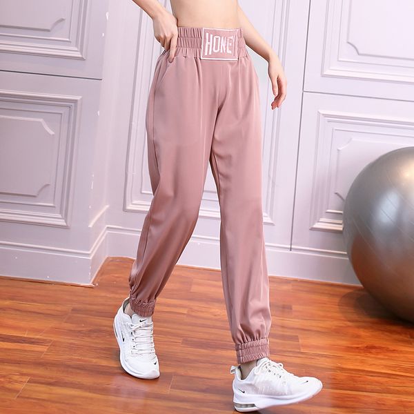 2020 new sports pants women high waist letter printing gym trousers loose quick-dry running pants yoga sweatpants, Black;blue
2020 new sports pants women high waist letter printing gym trousers loose quick-dry running pants yoga sweatpants, Black;blue