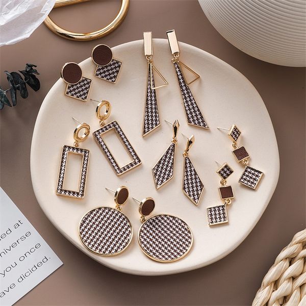 925 silver needle sweet cute brown plaid texture geometric women earrings fashion trend winter fabric plaid jewelry pendientes
925 silver needle sweet cute brown plaid texture geometric women earrings fashion trend winter fabric plaid jewelry pendientes