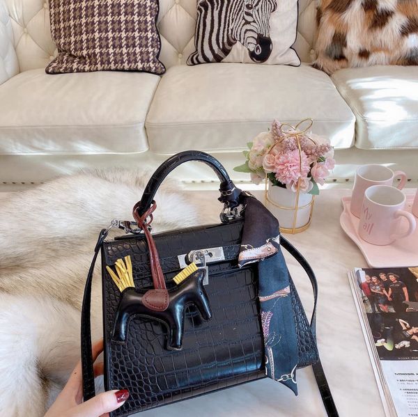 fashion leather women messenger shoulder bags women waliets for leather chain handbags crossbody and shoulder - 1652
fashion leather women messenger shoulder bags women waliets for leather chain handbags crossbody and shoulder - 1652