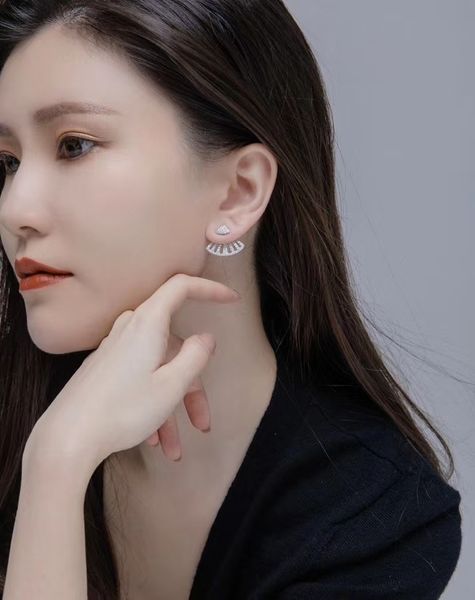 women earrings sterling silver fan stud earrings inlaid silver needle gold-plated fan earrings 2020 new design11
women earrings sterling silver fan stud earrings inlaid silver needle gold-plated fan earrings 2020 new design11