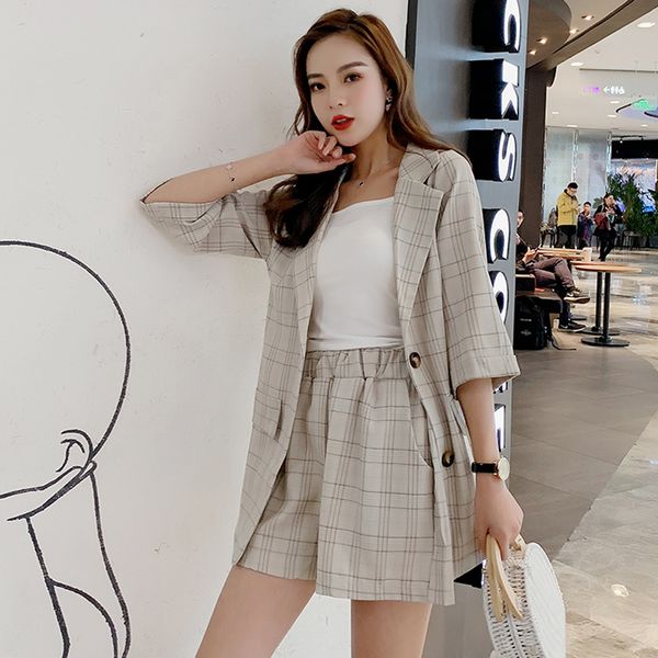 chic plaid women short suits notched collar blazer jacket & elastic waist shorts summer loose female pant suit 2 pieces set 2019, White
chic plaid women short suits notched collar blazer jacket & elastic waist shorts summer loose female pant suit 2 pieces set 2019, White