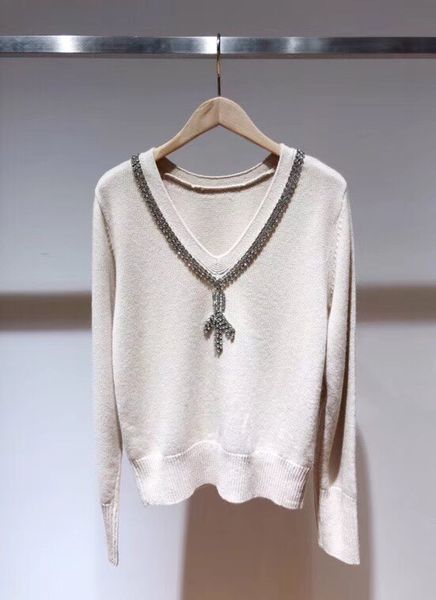 2019 new winter temperament ladies diamond beaded women v-neck wool sweater, White;black
2019 new winter temperament ladies diamond beaded women v-neck wool sweater, White;black