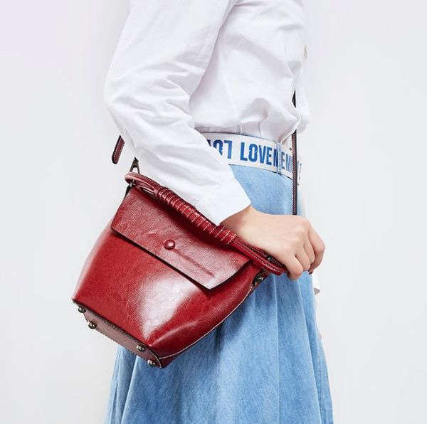 europe and the united states 2020 summer new niche design women's bag leather bucket bag leather vertical casual bag shoulder shoulder
europe and the united states 2020 summer new niche design women's bag leather bucket bag leather vertical casual bag shoulder shoulder