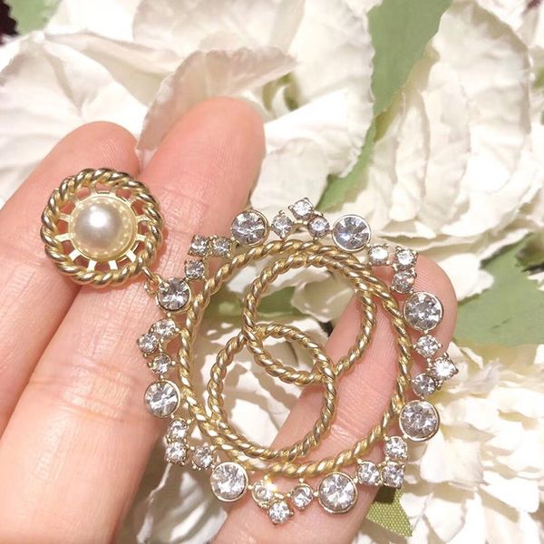 c2234 novel and luxuriou earrings with hollow-out circle and twist earrings with delicate crystal and twist jewelry, Golden;silver
c2234 novel and luxuriou earrings with hollow-out circle and twist earrings with delicate crystal and twist jewelry, Golden;silver
