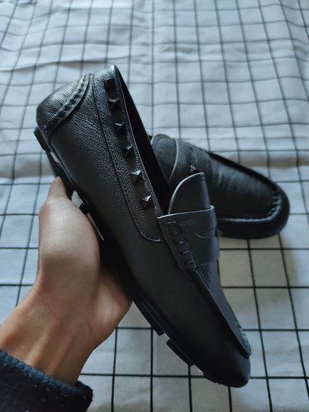 new luxury men's and women's designer shoes rivet black leather walking and driving sports casual shoes cheap
new luxury men's and women's designer shoes rivet black leather walking and driving sports casual shoes cheap