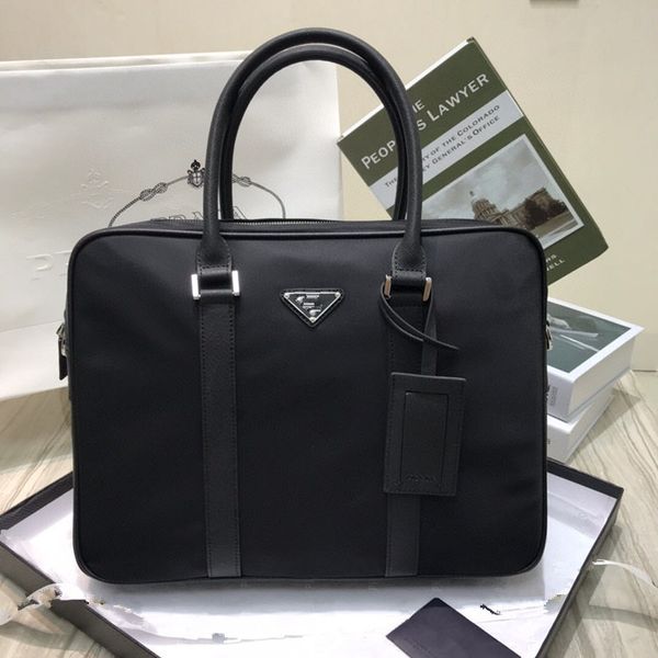 classic men's briefcase 7a high-end custom quality briefcase handbag business casual style silver metal accessories are not detachable
classic men's briefcase 7a high-end custom quality briefcase handbag business casual style silver metal accessories are not detachable