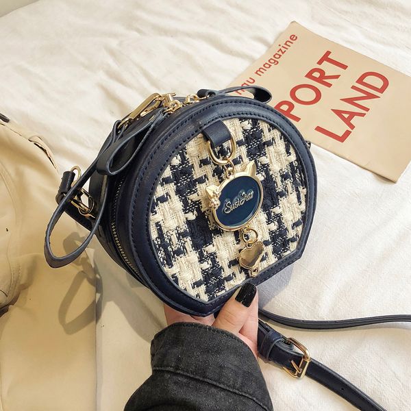 2019 fashion autumn winter round bags women's handbags and clutch wild hit color single shoulder crossbody bag
2019 fashion autumn winter round bags women's handbags and clutch wild hit color single shoulder crossbody bag