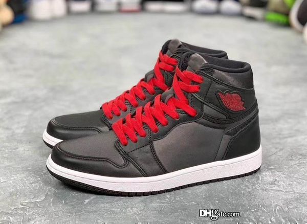 новый аутентичный воздух 1 высокого og black satin мужчины баскетбол обувь gym red-black-white светоотражающая ретро спорт кроссовки 555088
новый аутентичный воздух 1 высокого og black satin мужчины баскетбол обувь gym red-black-white светоотражающая ретро спорт кроссовки 555088