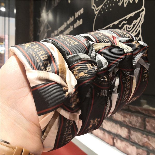 Женщины Письмо печати Tie Hairband Шпилька Глава обруч Узел волосы оголовье мода дама аксессуары New Hair 7 Styles оголовье DHL
Женщины Письмо печати Tie Hairband Шпилька Глава обруч Узел волосы оголовье мода дама аксессуары New Hair 7 Styles оголовье DHL
