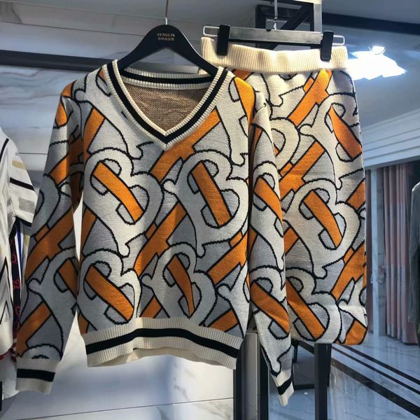 ladies' skirt 2019 autumn fashion new women's letter print knit two-piece short sweater with skirt size s-l women's skirt, White
ladies' skirt 2019 autumn fashion new women's letter print knit two-piece short sweater with skirt size s-l women's skirt, White