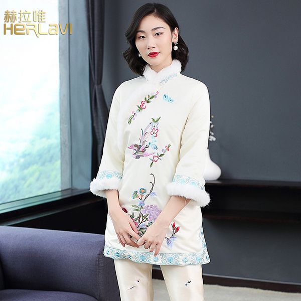 2018 autumn and winter new style embroidered chinese costume coat a- line improved cheongsam cotton-padded clothes chinese-style, Blue;black
2018 autumn and winter new style embroidered chinese costume coat a- line improved cheongsam cotton-padded clothes chinese-style, Blue;black