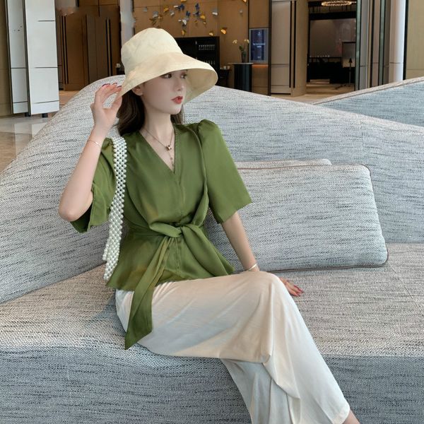 gagarich elegant v-neck women green shirt casual satin wide-leg pants two-piece set female spring 2020 new style fashion suit, White
gagarich elegant v-neck women green shirt casual satin wide-leg pants two-piece set female spring 2020 new style fashion suit, White