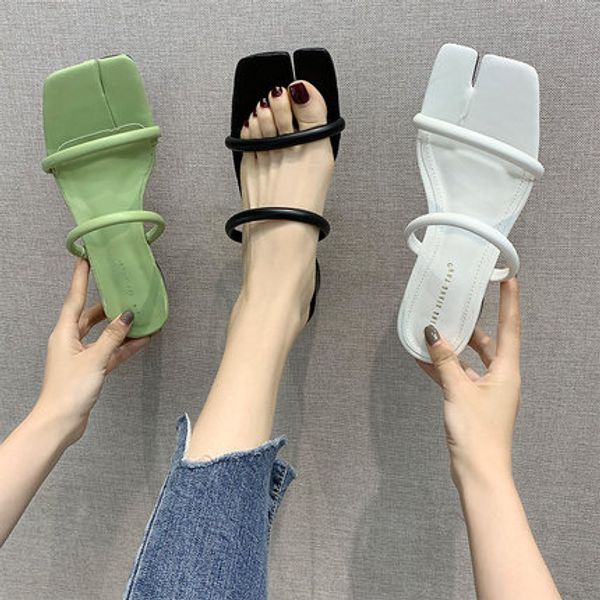 slippers female summer wear 2020 new wild european and american split toe net red square head beach sand drag, Black
slippers female summer wear 2020 new wild european and american split toe net red square head beach sand drag, Black