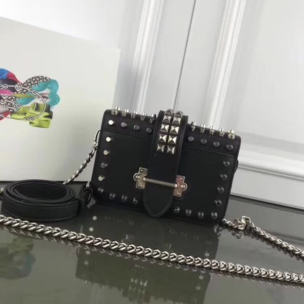 shoulder bag handbags purses fashion metal rivets wide belt lady chain crossbody bag cowhide genuine leather
shoulder bag handbags purses fashion metal rivets wide belt lady chain crossbody bag cowhide genuine leather