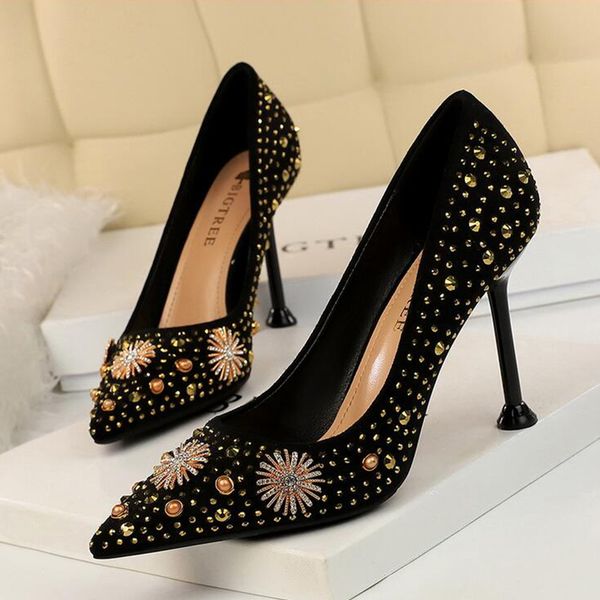 fashionable suede shallow mouth pointed water drill metal women's single shoes, Black
fashionable suede shallow mouth pointed water drill metal women's single shoes, Black