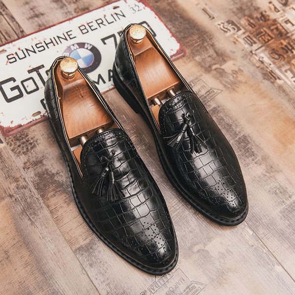 new large size 38-46 men's casual shoes lazy shoes spring and autumn men's leather leather flat brand, Black
new large size 38-46 men's casual shoes lazy shoes spring and autumn men's leather leather flat brand, Black