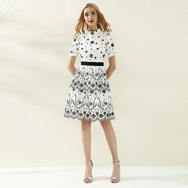 runway 2020 summer new women's fashion party vintage elegant chic embroidery stitching casual dresses knee length, Black;gray
runway 2020 summer new women's fashion party vintage elegant chic embroidery stitching casual dresses knee length, Black;gray