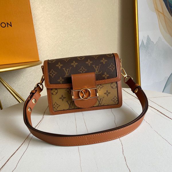 classic lady's handbag 7a high-end custom quality handbag fashion business casual style metal accessories with long shoulder strap
classic lady's handbag 7a high-end custom quality handbag fashion business casual style metal accessories with long shoulder strap
