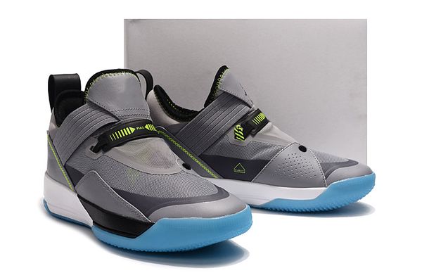 j33 se pf cement grey black sail volt blue outsole men basketball shoes new fashion 33s mens designer sports sneakers cd9561-007
j33 se pf cement grey black sail volt blue outsole men basketball shoes new fashion 33s mens designer sports sneakers cd9561-007