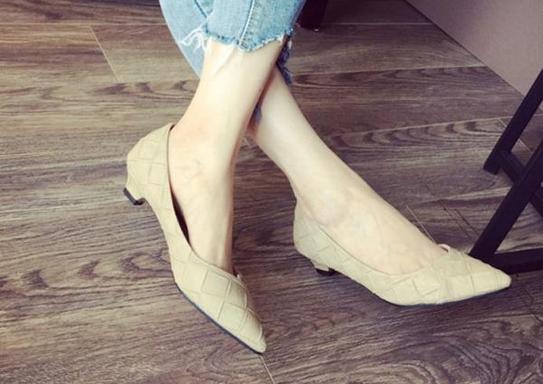 2019 women's shoes in spring and autumn with new style low heel coarse heel pointed end @w143, Black
2019 women's shoes in spring and autumn with new style low heel coarse heel pointed end @w143, Black
