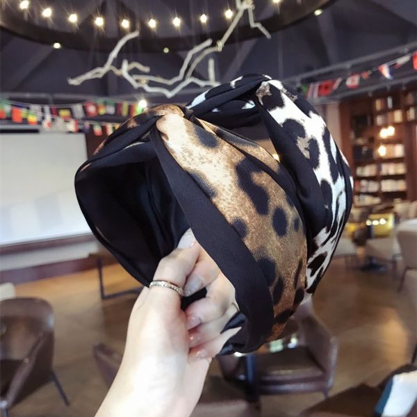 hair accessories fashion simple leopard fabric stitching cross woman girl headband accessory korean version band female boutique
hair accessories fashion simple leopard fabric stitching cross woman girl headband accessory korean version band female boutique