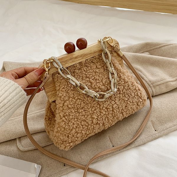 2020 women bags designer korean new fashion lamb hair handbag women's casual shoulder messenger bag small wooden clip clutch
2020 women bags designer korean new fashion lamb hair handbag women's casual shoulder messenger bag small wooden clip clutch
