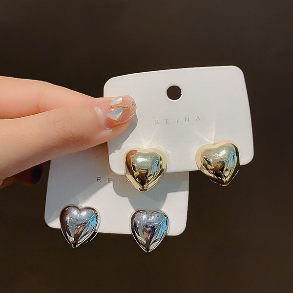 2020 korean fashion metal small heart stud earrings fine gold silver color simple charm earrings for women wedding party jewelry, Golden;silver
2020 korean fashion metal small heart stud earrings fine gold silver color simple charm earrings for women wedding party jewelry, Golden;silver