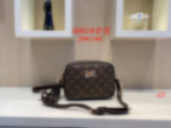 quue 2020 brand fashion women man shoudler bag luxury designer handbga no with box 20062829y
quue 2020 brand fashion women man shoudler bag luxury designer handbga no with box 20062829y