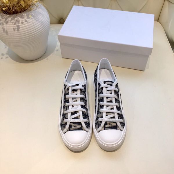 new season shoes fashion luxury women shoes leather lace up platform oversized sole sneakers casual shoes
new season shoes fashion luxury women shoes leather lace up platform oversized sole sneakers casual shoes