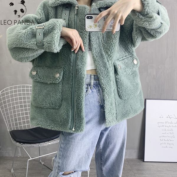 2019 winter woman new wool jacket jacket sheep shearing short large pocket motorcycle fur coat female, Black
2019 winter woman new wool jacket jacket sheep shearing short large pocket motorcycle fur coat female, Black