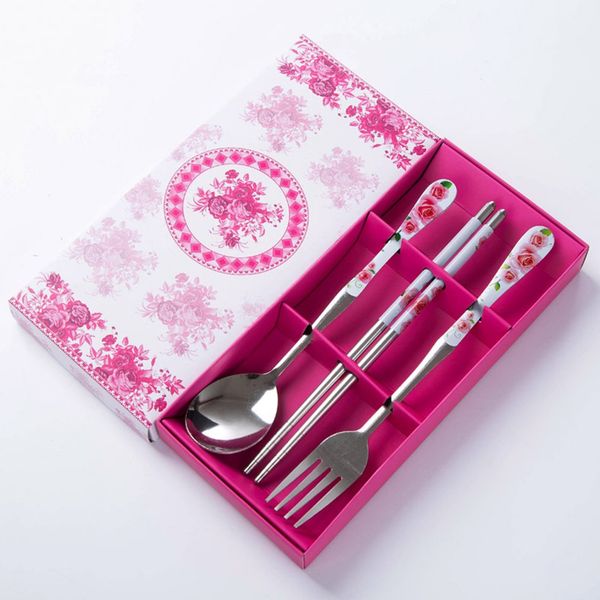 portable two-piece creative cutlery chopsticks box portable engraving patterns sticks cartoon children's gift cutlery set
portable two-piece creative cutlery chopsticks box portable engraving patterns sticks cartoon children's gift cutlery set