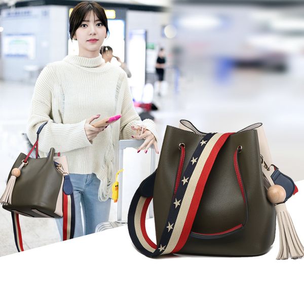 new fashionable simple korean version of lady's water bucket fringed single shoulder bag handbag matching color oblique bag
new fashionable simple korean version of lady's water bucket fringed single shoulder bag handbag matching color oblique bag