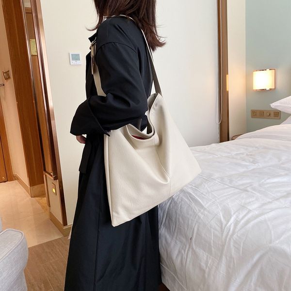2019 new elegant shoulder bags women casual wild simple shoulder messenger bag large capacity handbags wide leather tote bag
2019 new elegant shoulder bags women casual wild simple shoulder messenger bag large capacity handbags wide leather tote bag