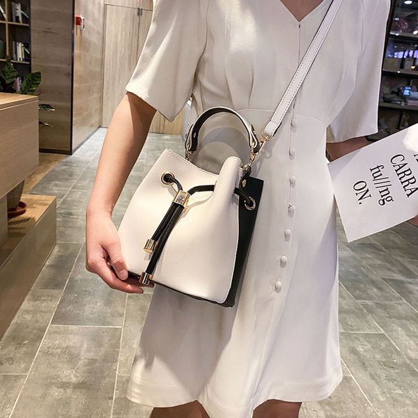 luxury designer handbags 2020 new trendy female wild brand fashion shoulder slung portable bucket bag hit color
luxury designer handbags 2020 new trendy female wild brand fashion shoulder slung portable bucket bag hit color