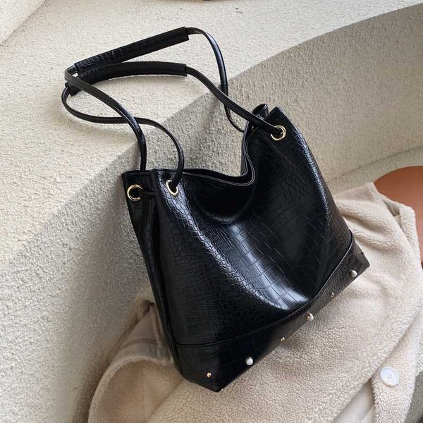 retro hong kong-style shoulder bag big bag female 2020 new korean style all-match texture messenger fashion bucket
retro hong kong-style shoulder bag big bag female 2020 new korean style all-match texture messenger fashion bucket